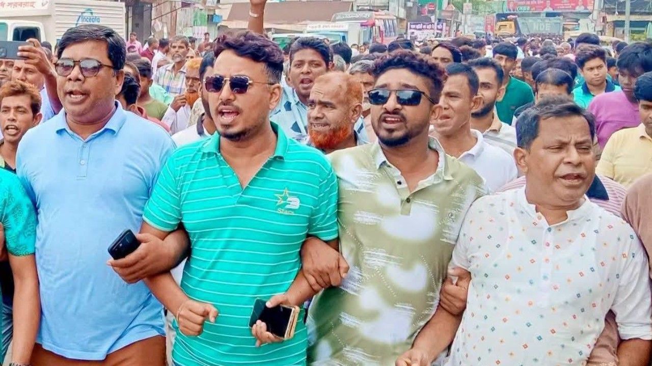 প্রতিষ্ঠাবার্ষিকীতে কালিয়াকৈরে যুবদলের বর্ণাঢ্য মিছিল